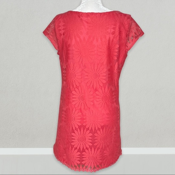 Socialite Lace Overlay Dress Size M Coral Pink Shift Cap Sleeves Scoop Neck - Picture 3 of 10